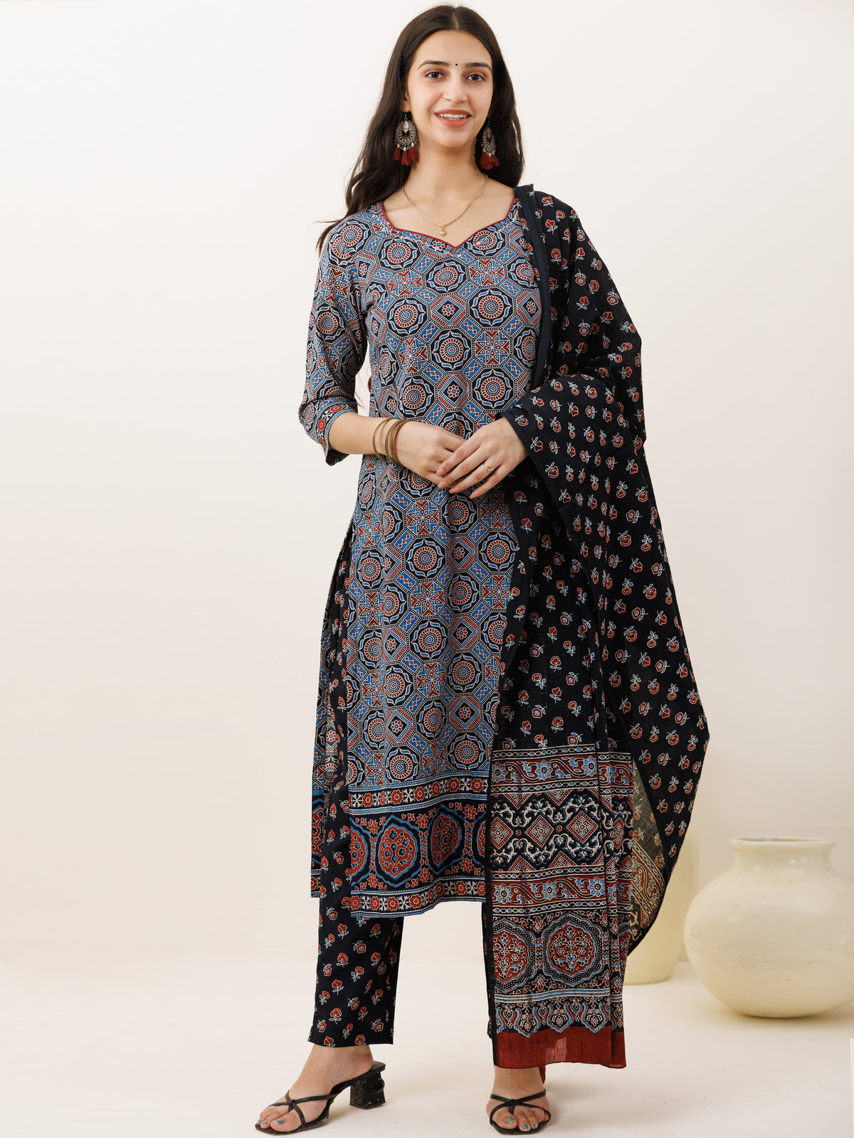 Buy Jaipur Kurti Women Off White & Grey Printed Kurta With Palazzos &  Dupatta - Kurta Sets for Women 2389875 | Myntra